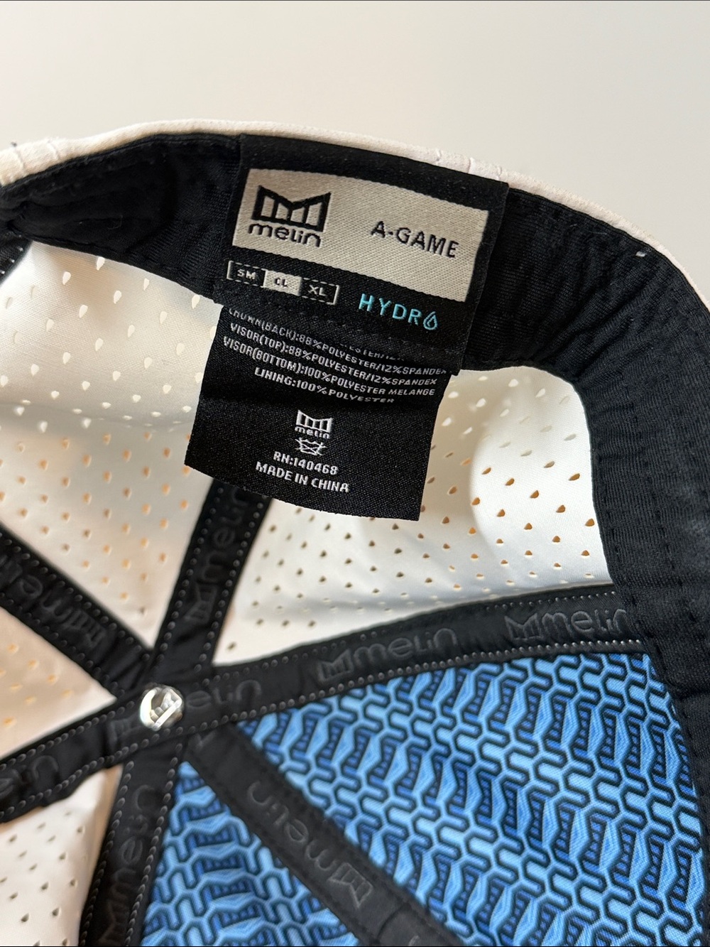 Melin white A-Game Hydro hat, clean, size CL,
Minor stains and discoloration. - Picture 6 of 14